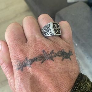 I’m selling my cross ring. It’s practically new. No scratches or scuff marks.